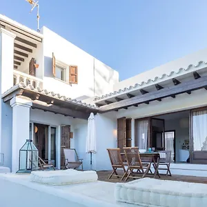 villa-en-ibiza-con-vistas-increibles-casa-es-figueral.ibizaislandhotels.net/